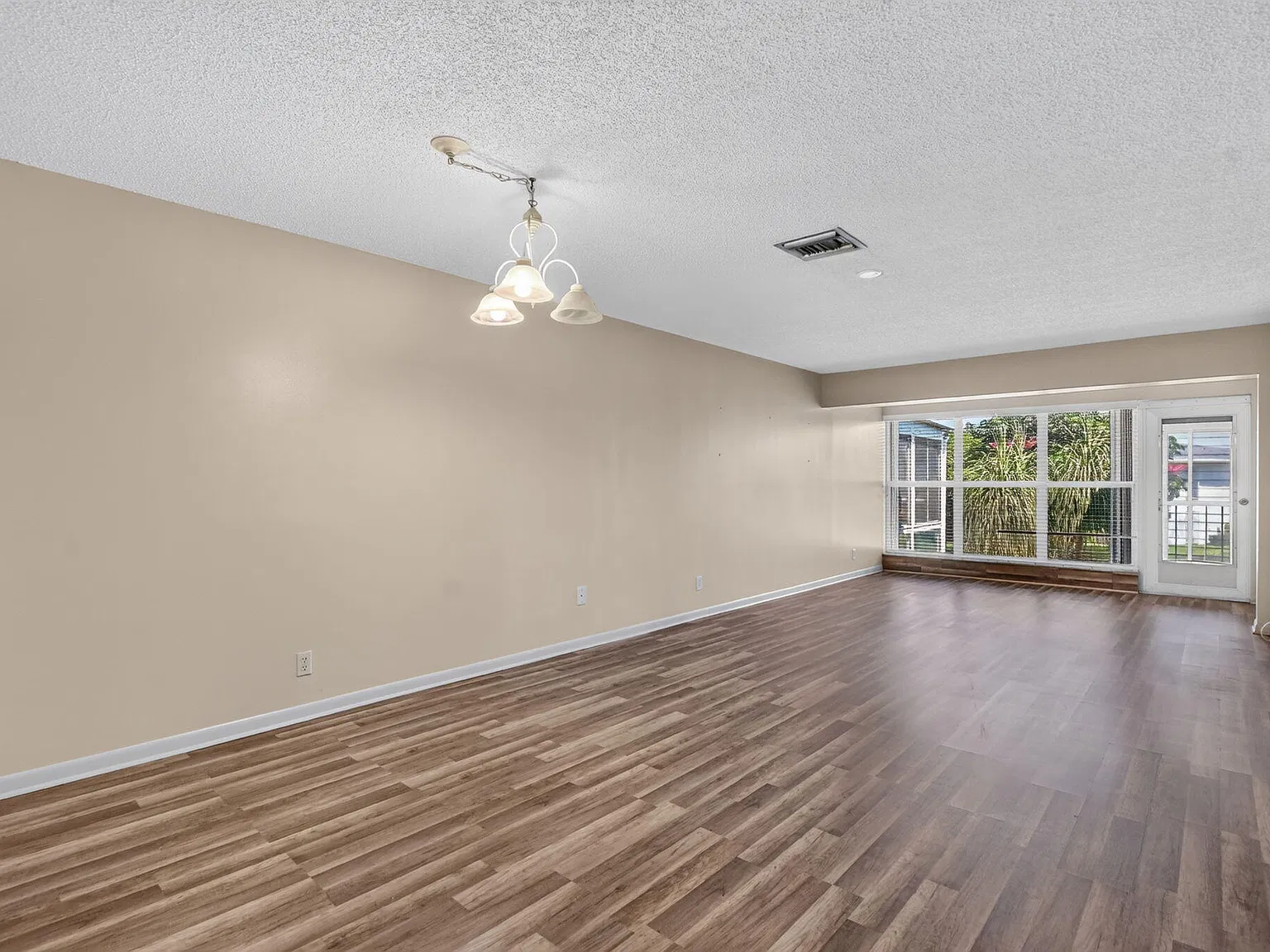 2 bed, 2.0 bath, 1084 sqft, $1,800 — Photo 2