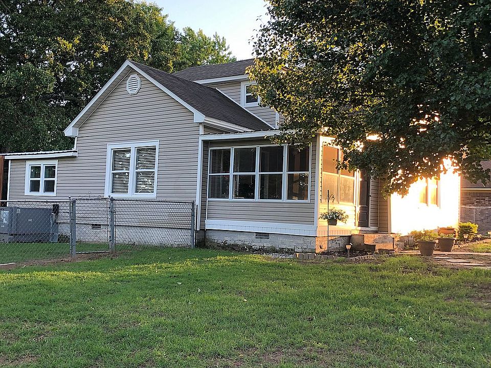 1st image of 2124 Woodrow St