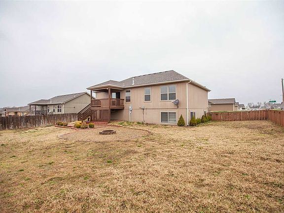 5th image of 2801 Oakwood Dr