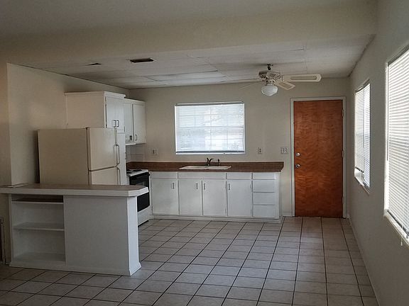 4th image of 1128 Ginsberg Dr