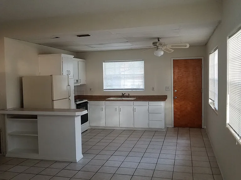 1128 Ginsberg Dr — Photo 4