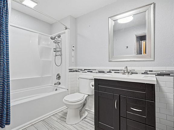 5th image of 2071 140th St