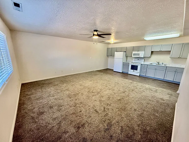 165 N 300 E — Photo 1
