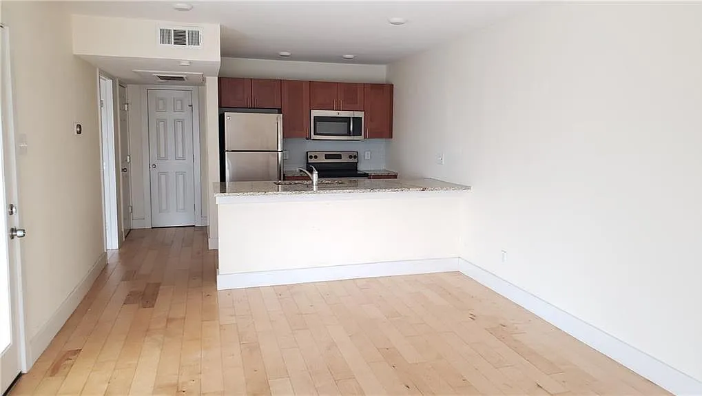 1 bed, 1.0 bath, 582 sqft, $1,139 — Photo 4