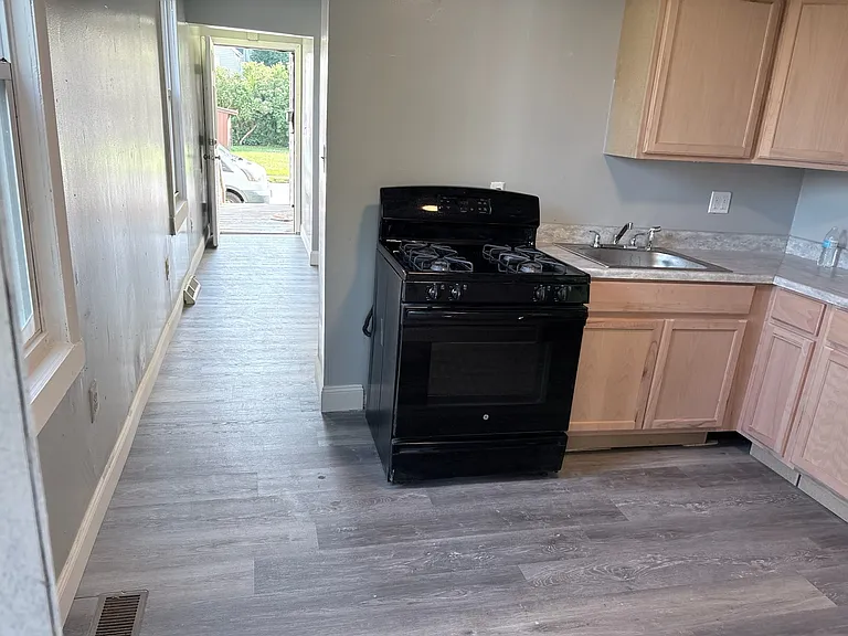 18 Barcelow St — Photo 23