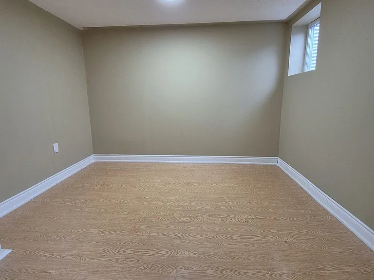 1292 Godwick Dr #LOWER — Photo 8