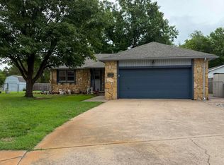 4 Park Ct, Valley Center, KS 67147