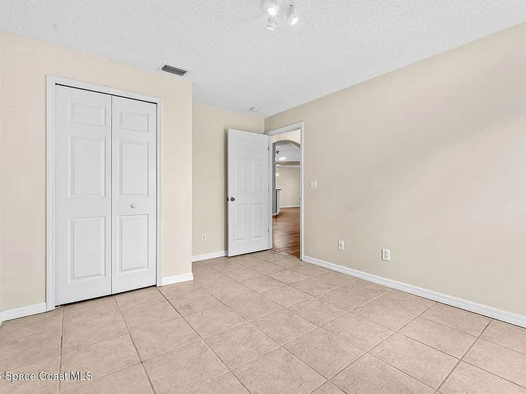 4211 Swanna Dr — Photo 40