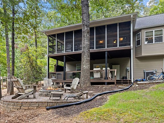 2nd image of 120 Warpaint Ln