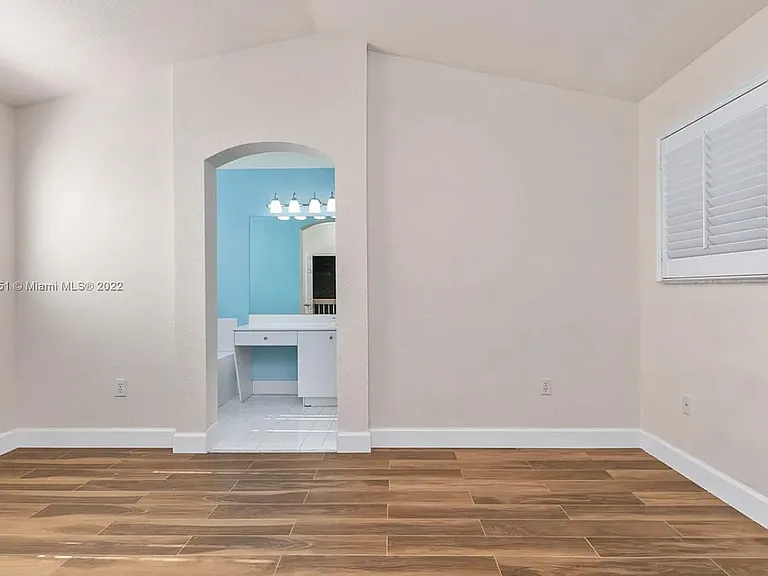 935 Corkwood St — Photo 40