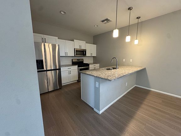 4th image of 4595 Villa Loma Ln NE