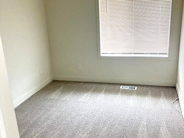 10123 SE Lexington St — Photo 15