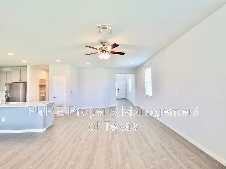 10400 Alemoor Dr — Photo 4