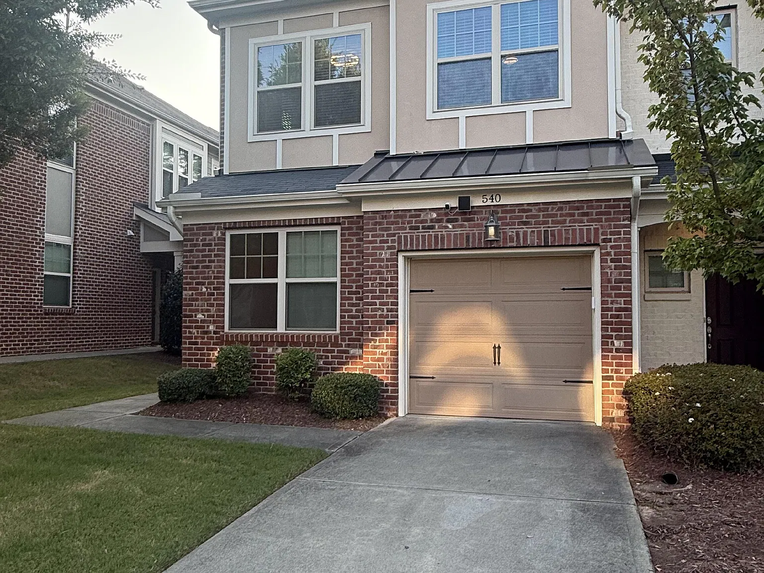 4 bed, 2028 sqft, $2,100 — Photo 2