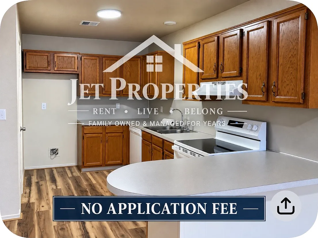 3 bed, 1000 sqft, $1,600 — Photo 2