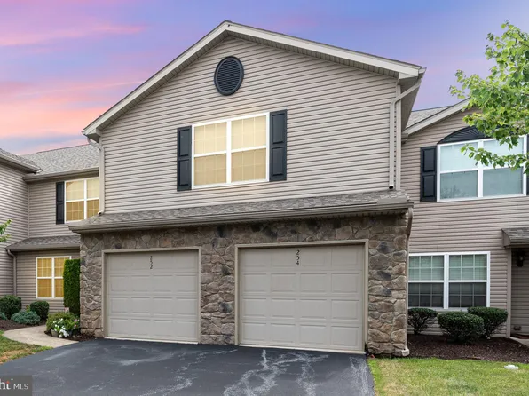 254 Thrush Dr, Hummelstown, PA 17036