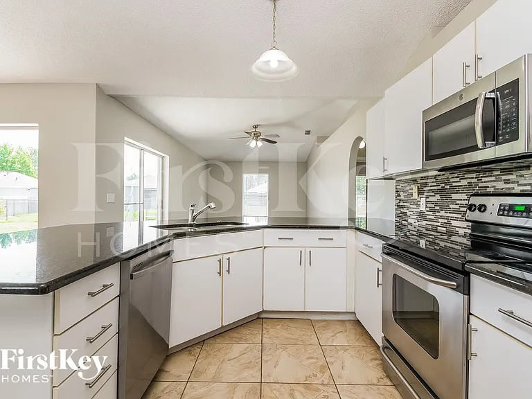 817 Grantham Dr — Photo 8