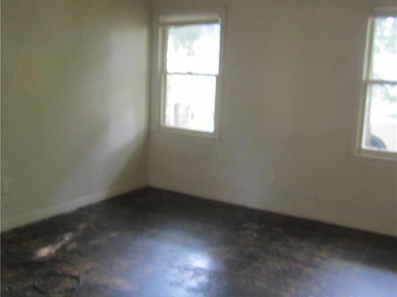 5th image of 118 College Dr