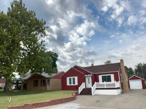 727 E Margaret Ave, Russell, KS 67665