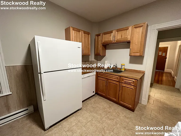 274 E Cottage St #1 — Photo 32