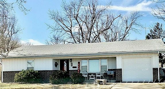 2nd image of 606 N Hirsch Ave