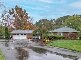 31 Crown Point Ct, Freehold, NJ 07728