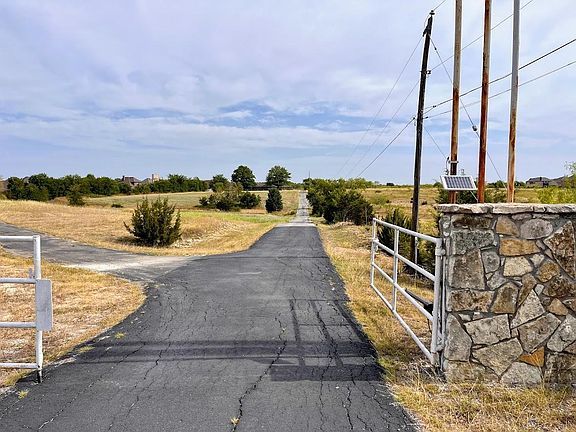 3rd image of 203 E Fm Road 1187