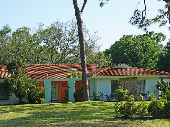 4th image of 1851 Oak Creek Dr
