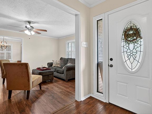 2nd image of 1022 Rose Cir