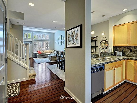 2nd image of 12223 NE 109th Way #5-16