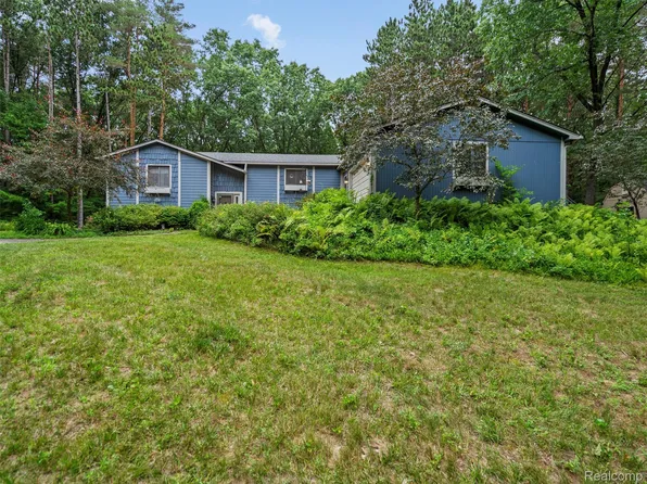 370 Wolfe Rd, Ortonville, MI 48462