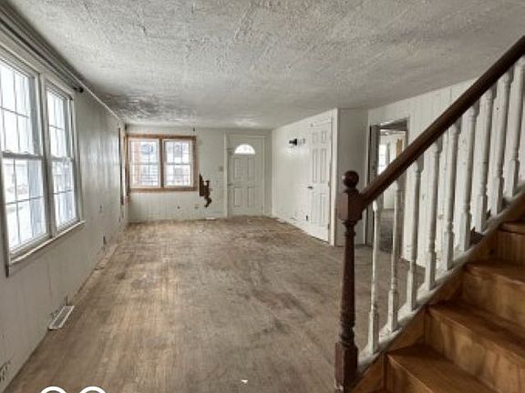 4th image of 42 N Hickory St