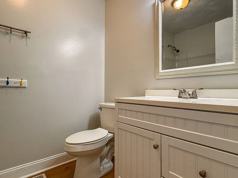 6747 Vaughn Rd — Photo 20