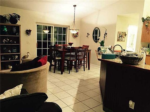 3rd image of 405 NE Vanda Terrado