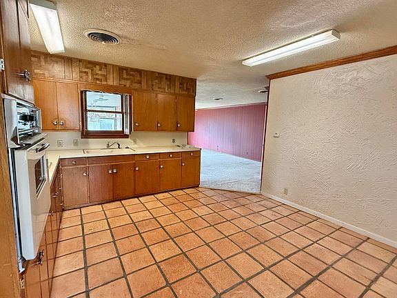 3rd image of 601 Wayland St