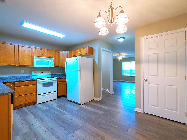 1625 Maple View Way — Photo 5
