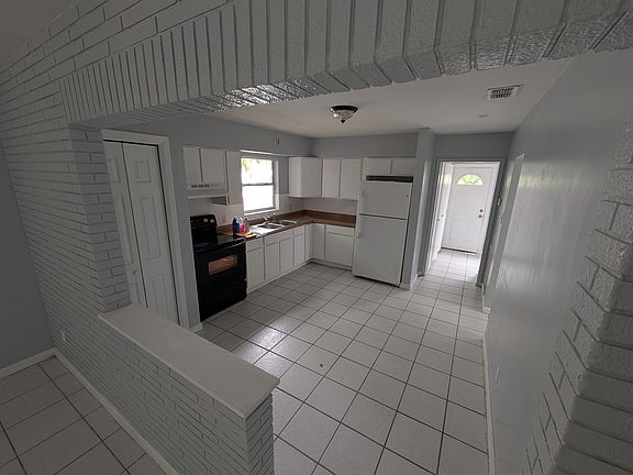 2nd image of 1316 E Holmes Ave
