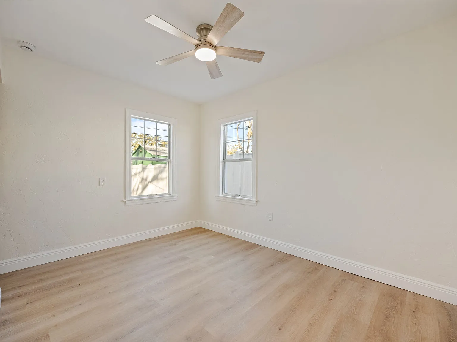 3 bed, 1330 sqft, $2,995 — Photo 2