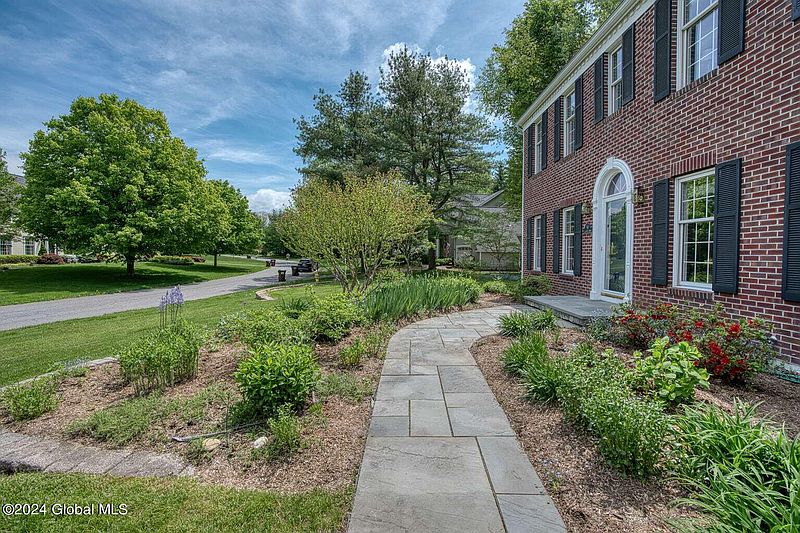 3rd image of 90 Columbine Drive