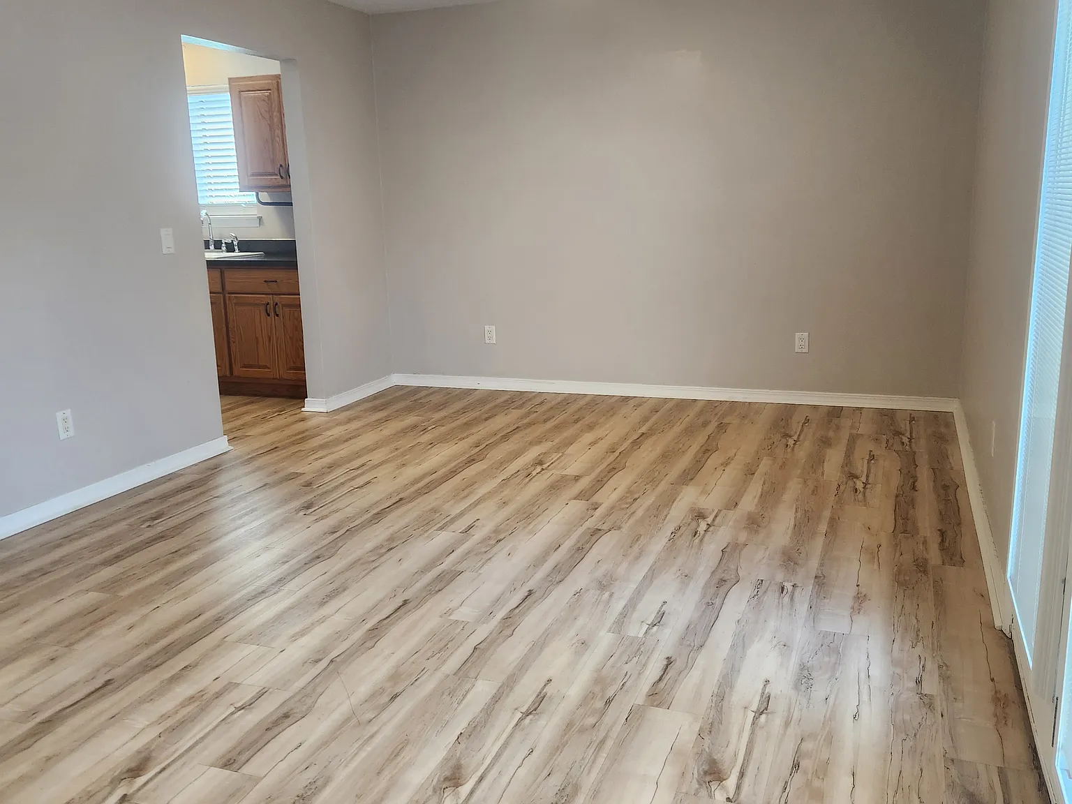 2 bed, 890 sqft, $1,400 — Photo 4