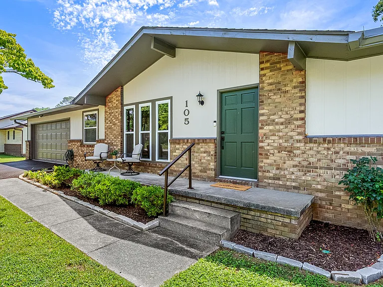 105 Meadowlark Dr — Photo 4