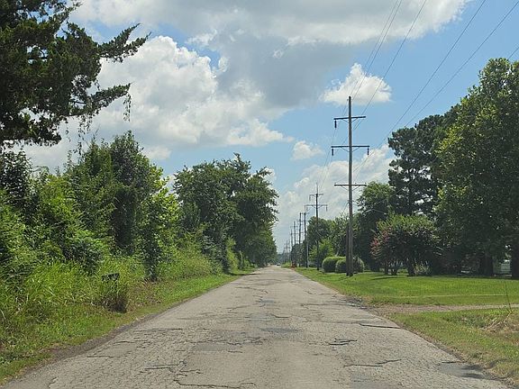 4th image of 23765 Wells Rd