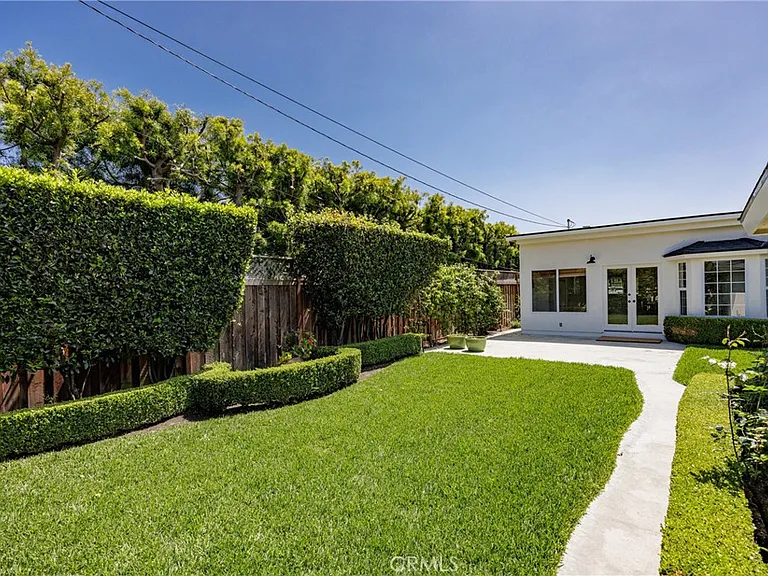 408 Flower St — Photo 30