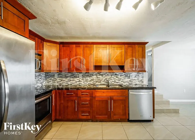 6611 Simms St — Photo 7