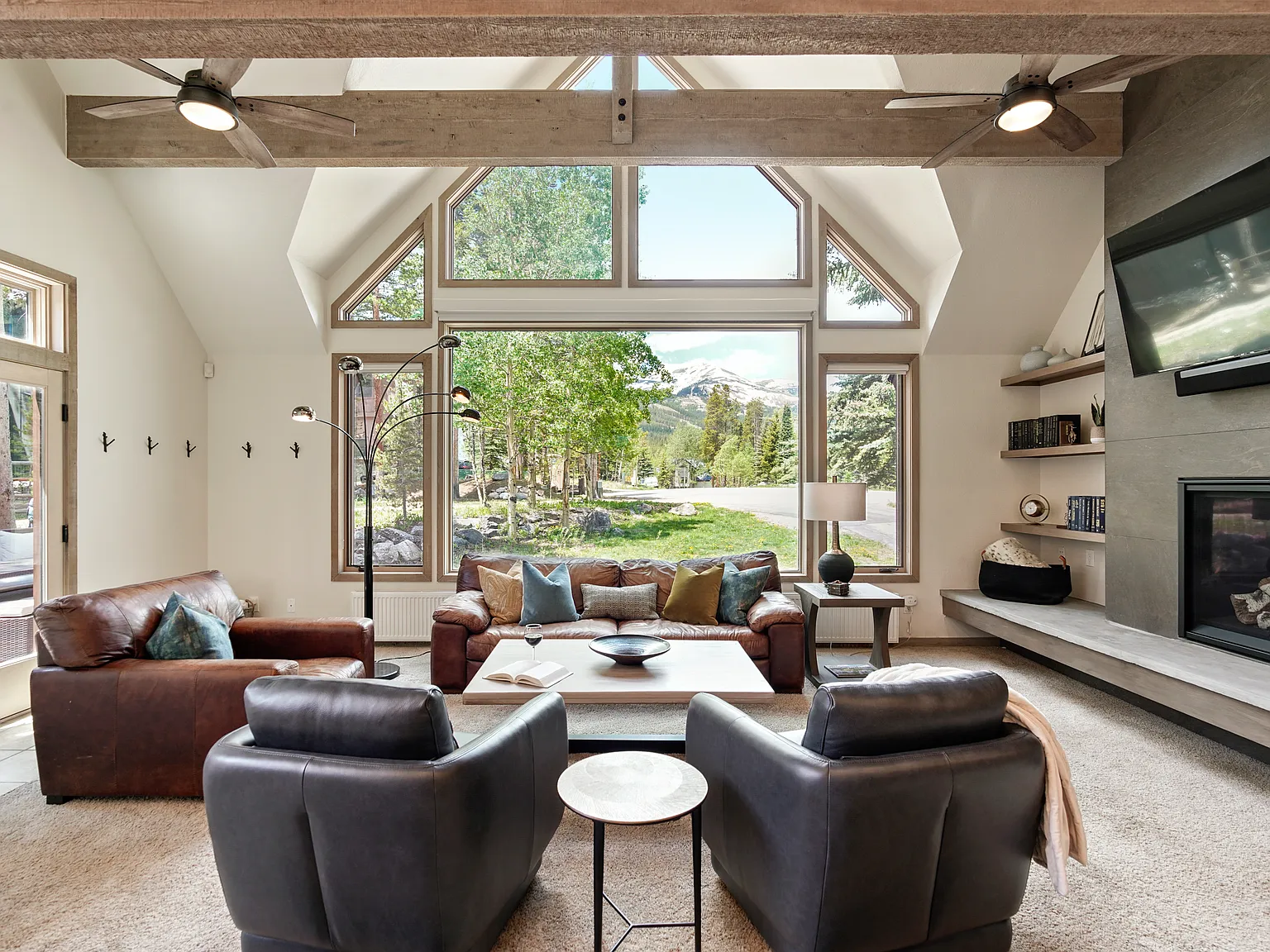 6 bed, 4273 sqft, $30,000 — Photo 1