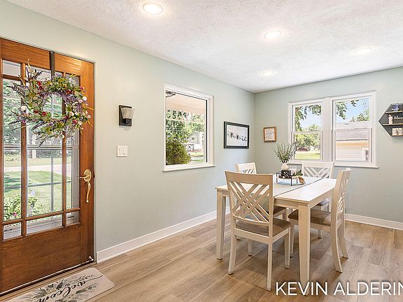 5th image of 10474 Melvin St