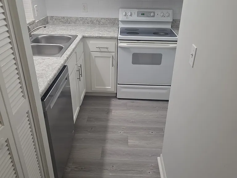 85 Debarry Ave — Photo 4