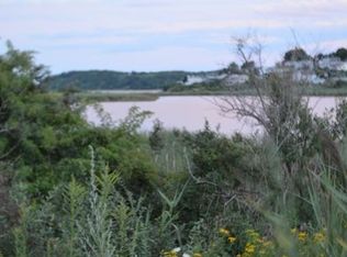 24 Dartmouth Rd, Ipswich, MA 01938