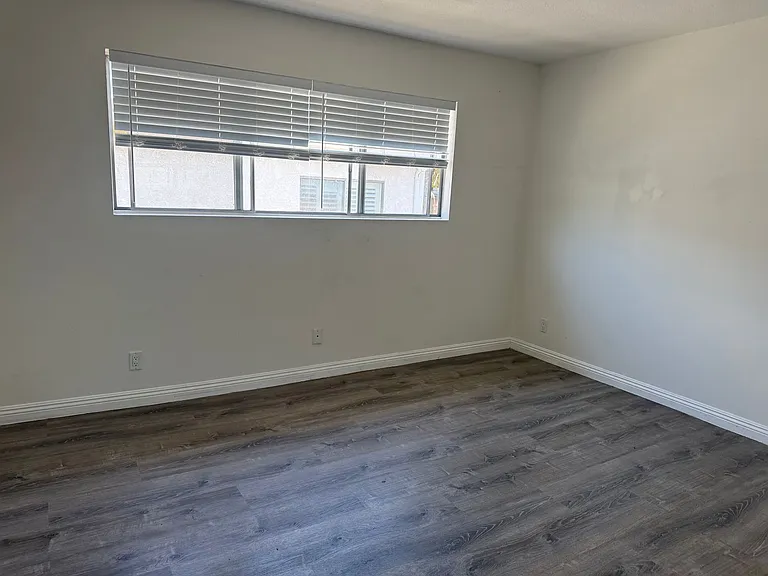 4646 Natick Ave — Photo 7