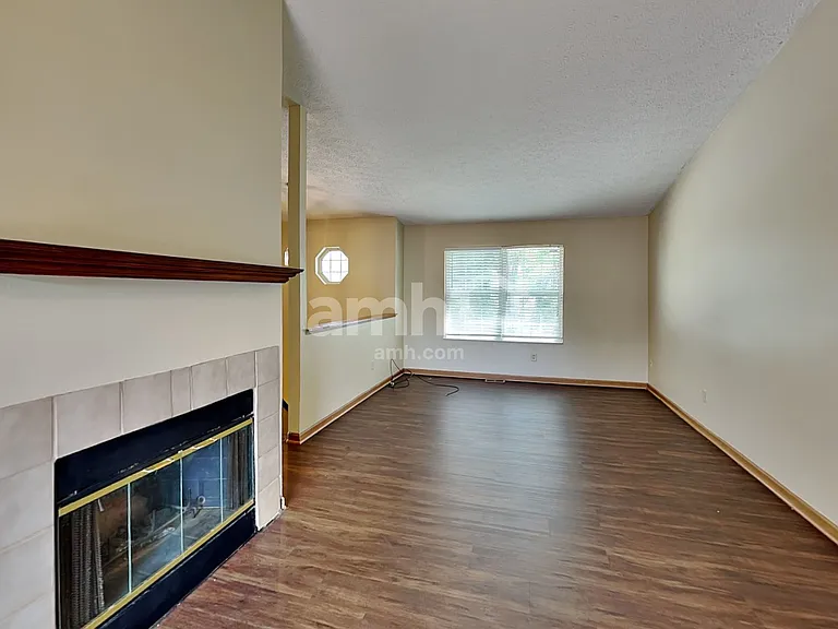 2759 Beal Dr — Photo 4